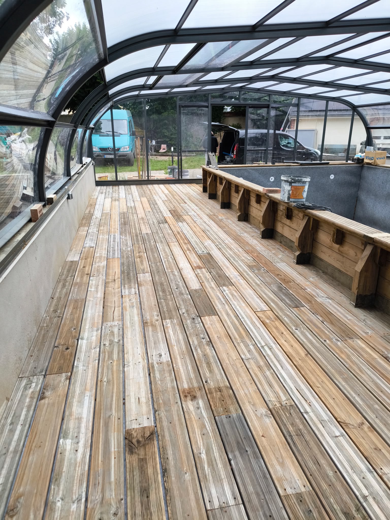 Plancher bois tour de piscine